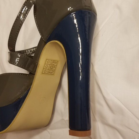 Patent heels - Picture 8 of 9